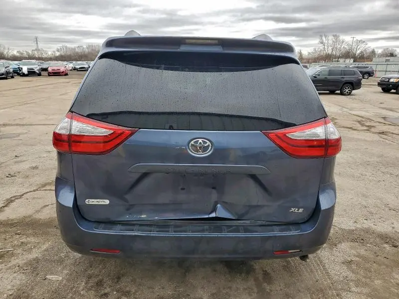 2016 TOYOTA SIENNA XLE  