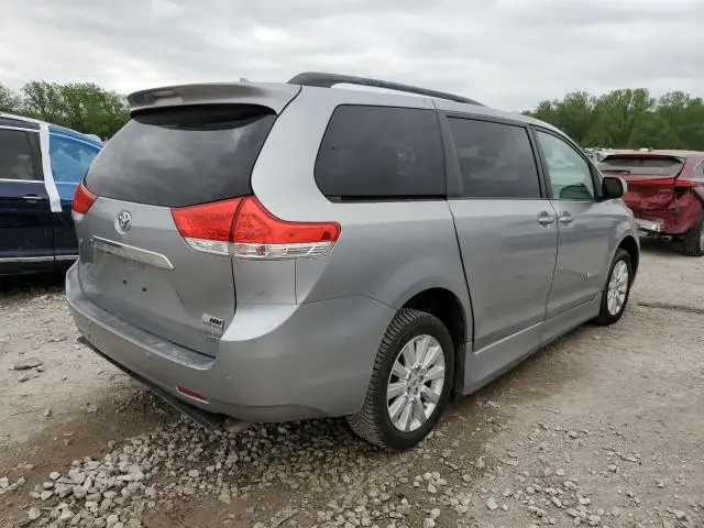 2011 TOYOTA SIENNA XLE  