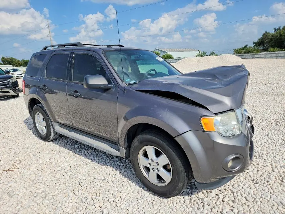 2011 FORD ESCAPE XLT  