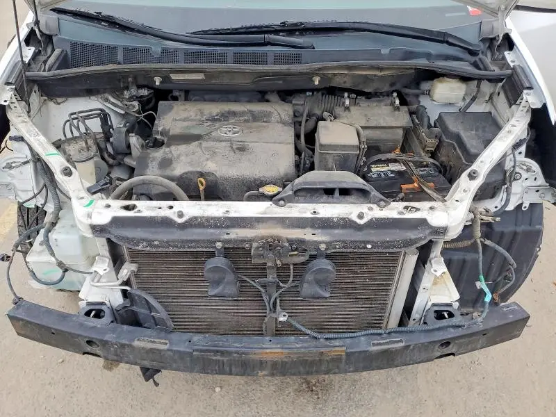 2011 TOYOTA SIENNA LE  