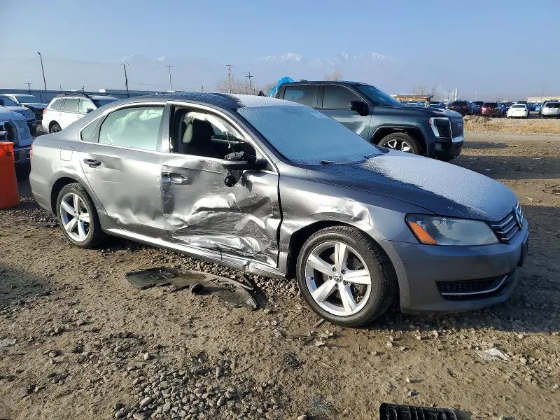 2013 VOLKSWAGEN PASSAT SE  