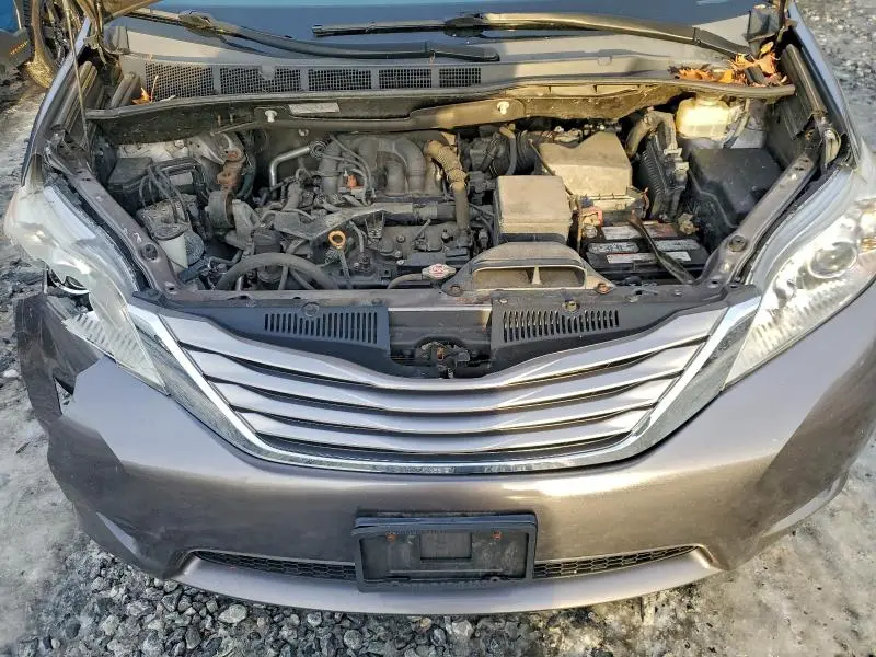 2017 TOYOTA SIENNA XLE  