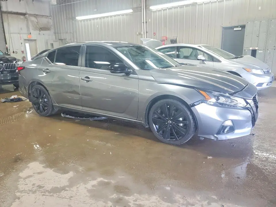 2022 NISSAN ALTIMA SR  