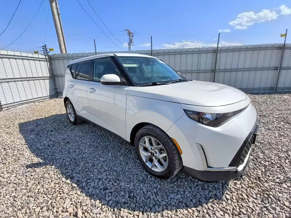2023 KIA SOUL LX  