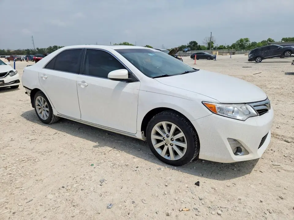 2013 TOYOTA CAMRY XLE  