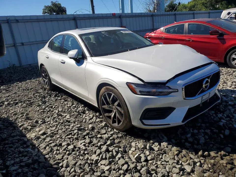 2020 VOLVO S60 T6 MOMENTUM  