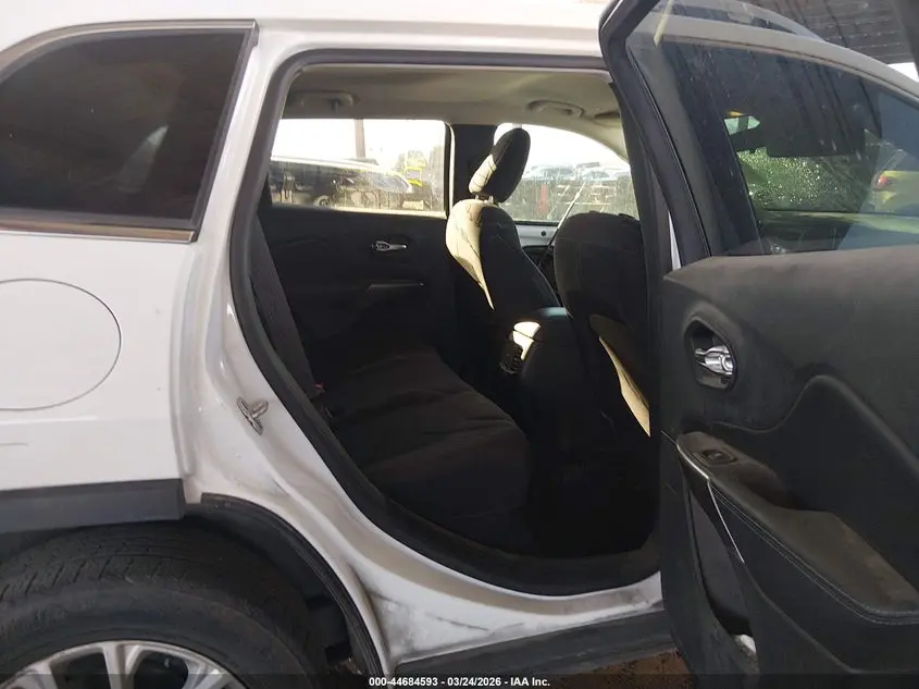 2019 JEEP CHEROKEE LATITUDE FWD