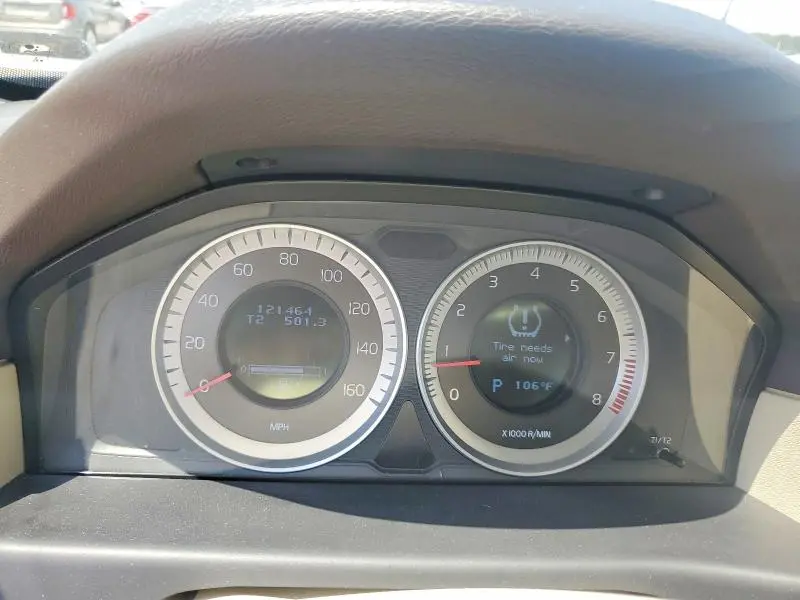 2013 VOLVO XC70 3.2  