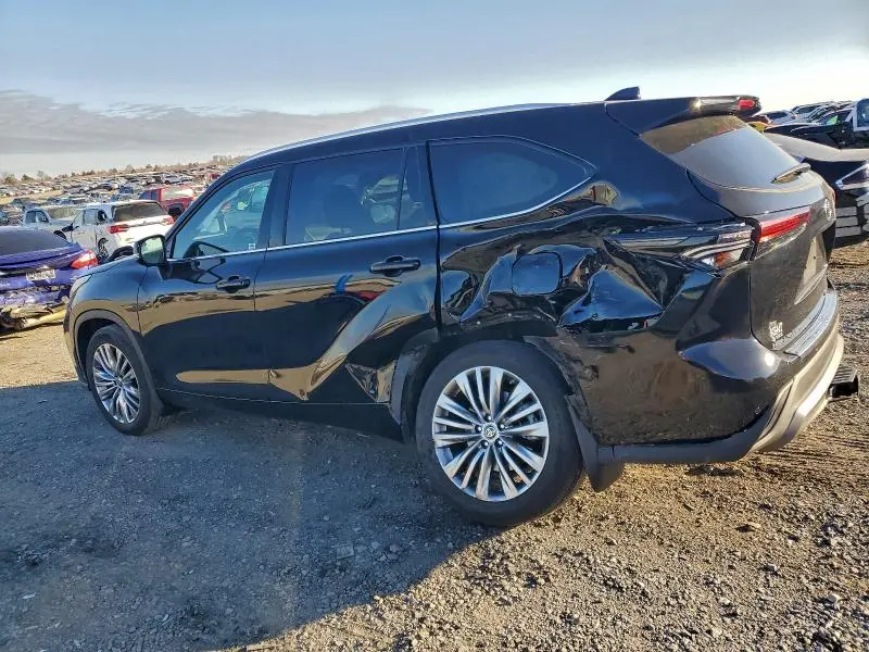 2024 TOYOTA HIGHLANDER LE  