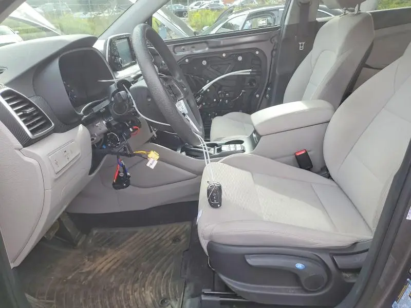 2021 HYUNDAI TUCSON SE  