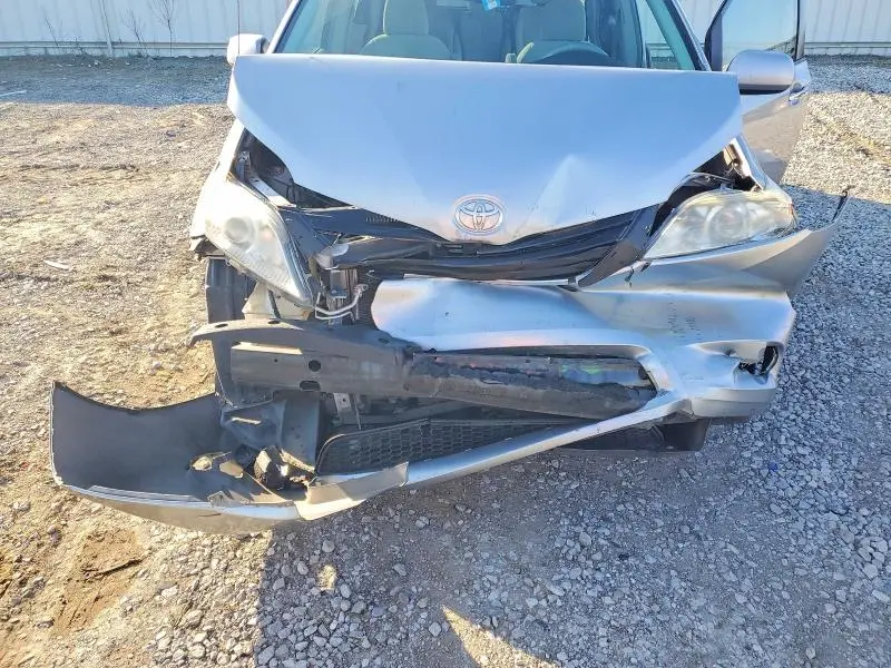 2011 TOYOTA SIENNA LE  