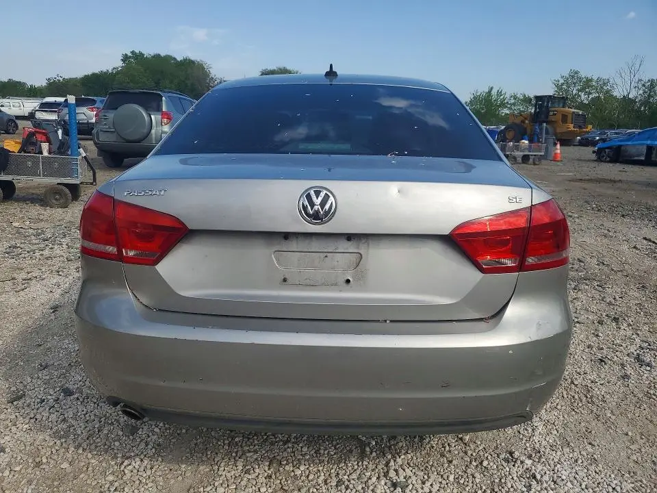 2013 VOLKSWAGEN PASSAT SE  