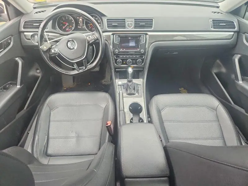 2017 VOLKSWAGEN PASSAT SE  