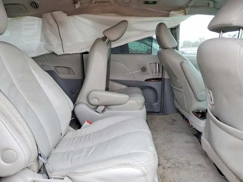 2011 TOYOTA SIENNA XLE  