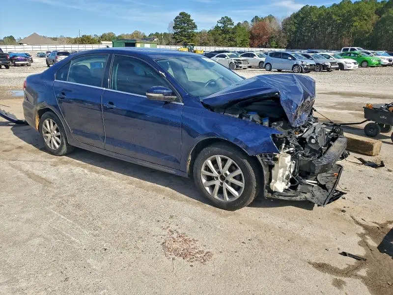 2013 VOLKSWAGEN JETTA SE  
