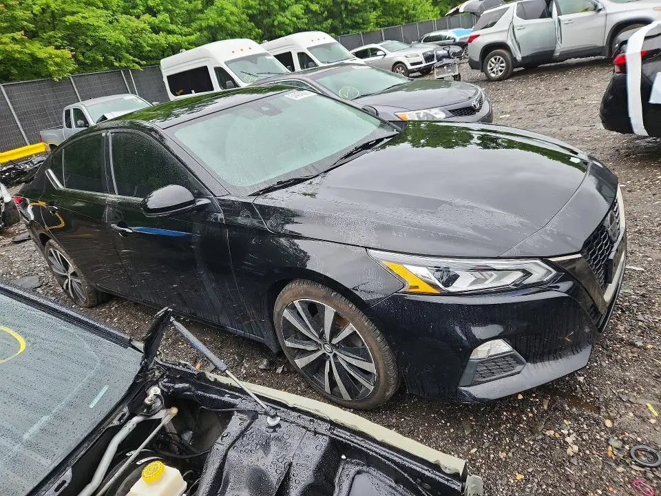 2021 NISSAN ALTIMA SR  