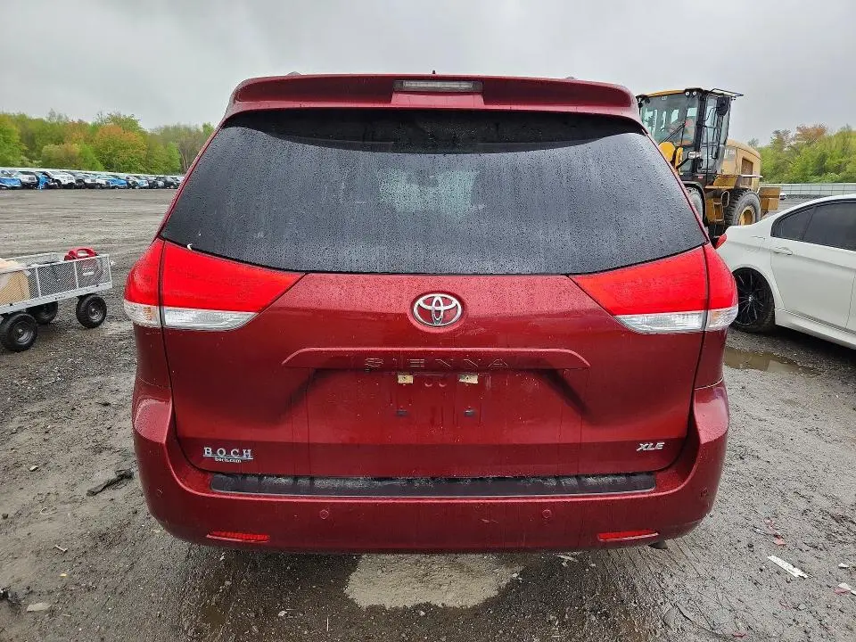 2012 TOYOTA SIENNA XLE 8-PASSENGER  