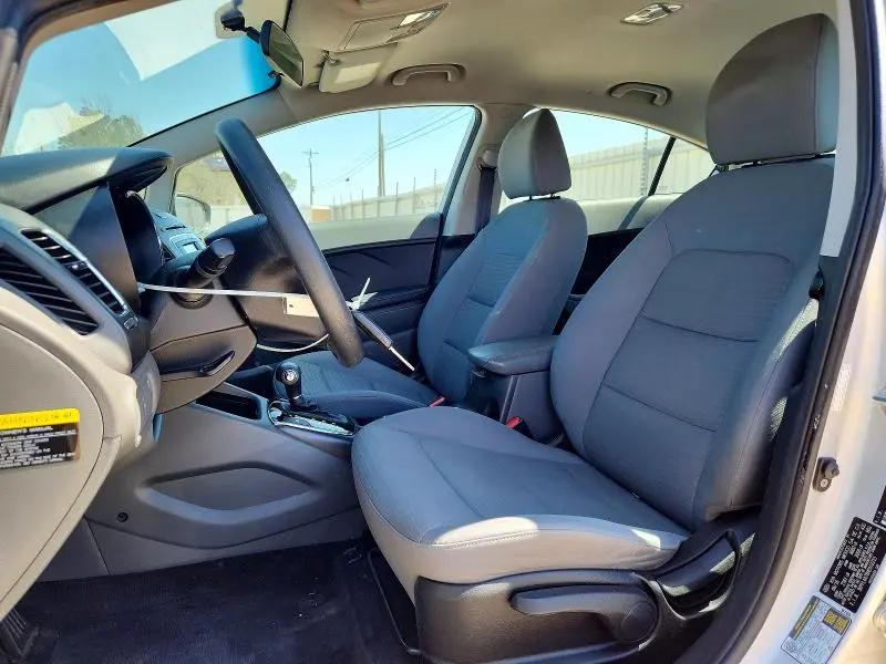 2017 KIA FORTE LX  