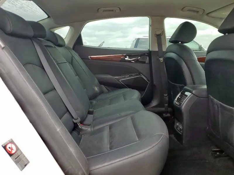 2017 KIA CADENZA PREMIUM  