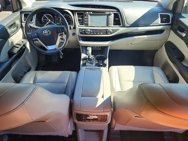 2017 TOYOTA HIGHLANDER XLE  