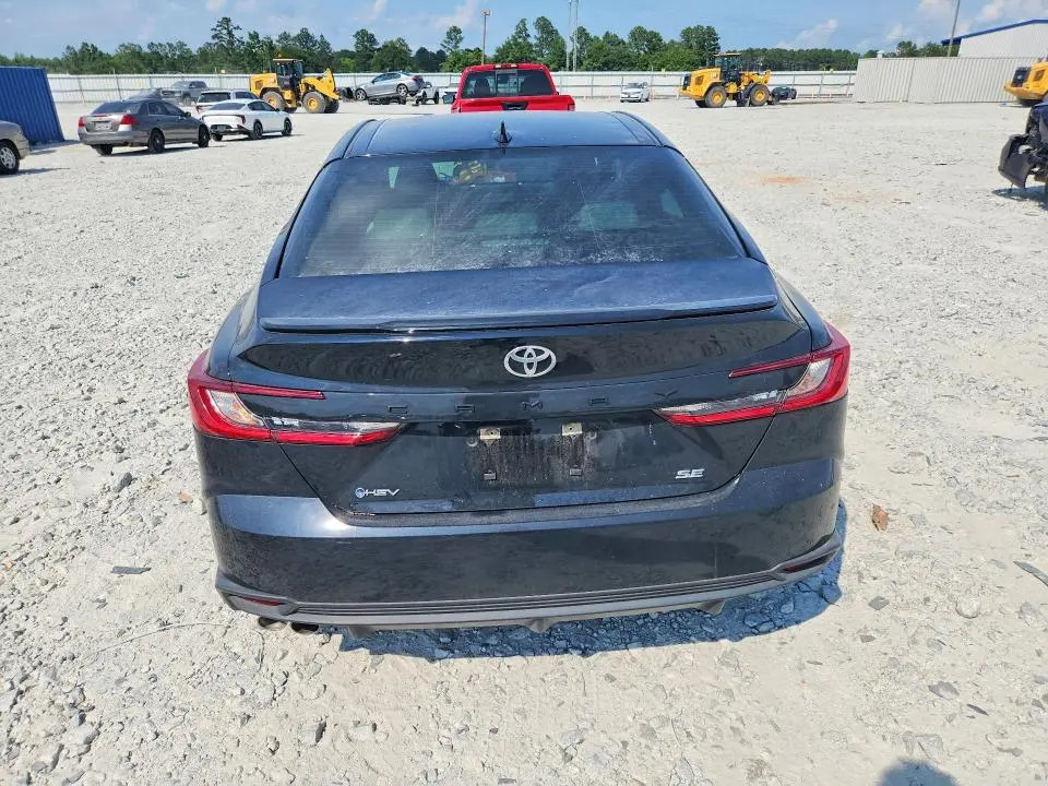 2025 TOYOTA CAMRY SE  