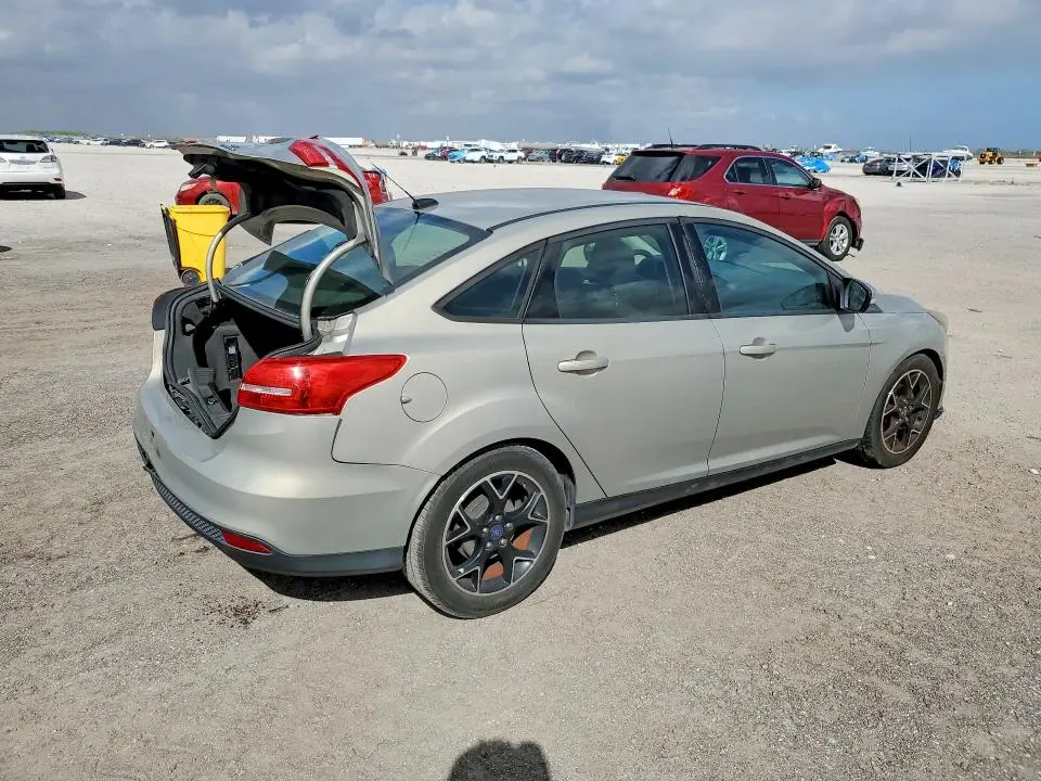 2015 FORD FOCUS SE  