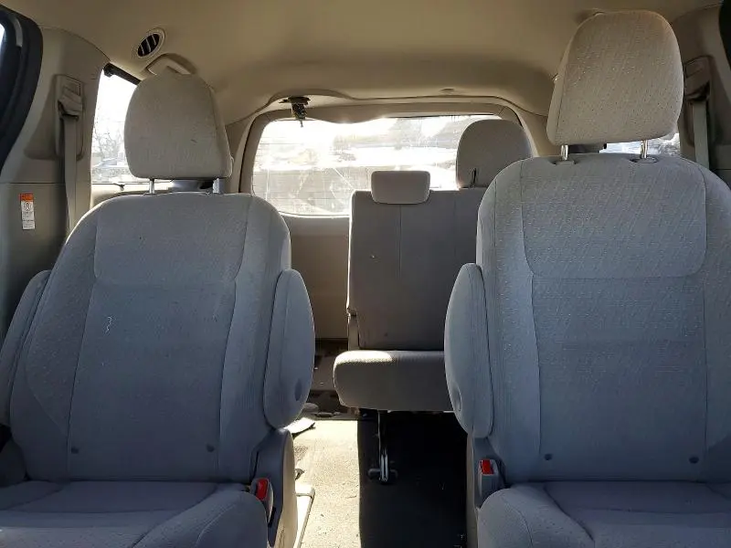 2020 TOYOTA SIENNA LE  