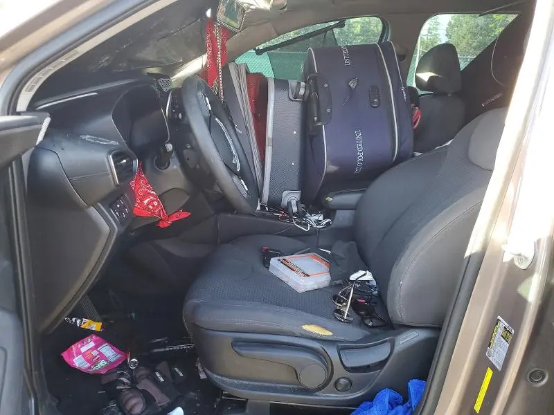 2019 HYUNDAI SANTA FE SE  