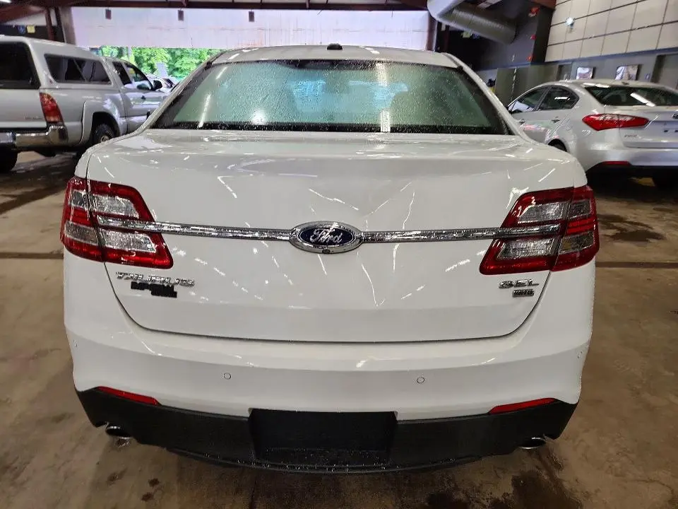 2015 FORD TAURUS SEL  