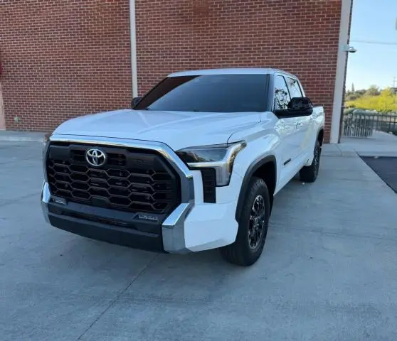 2024 TOYOTA TUNDRA SR5  