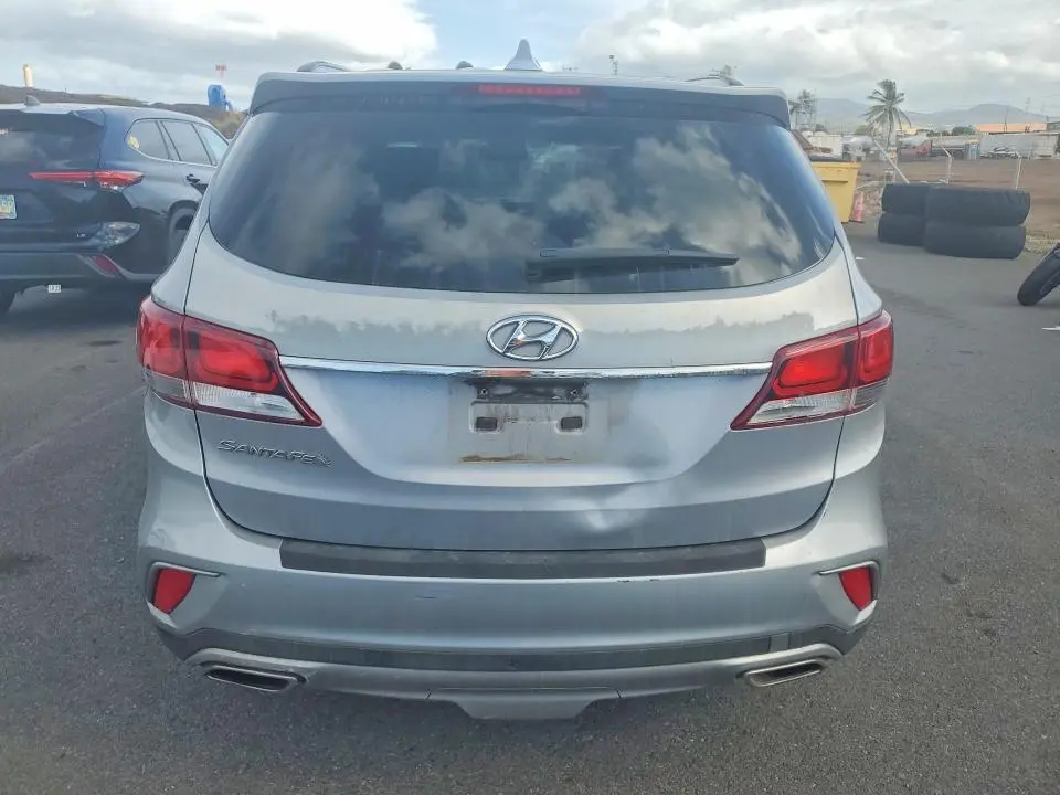 2018 HYUNDAI SANTA FE SE  