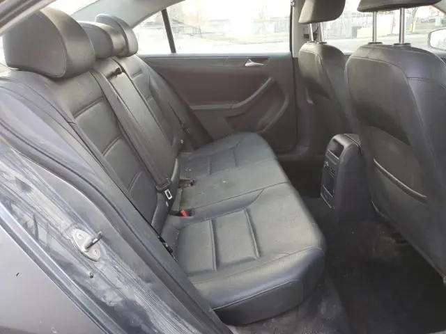 2011 VOLKSWAGEN JETTA SE  