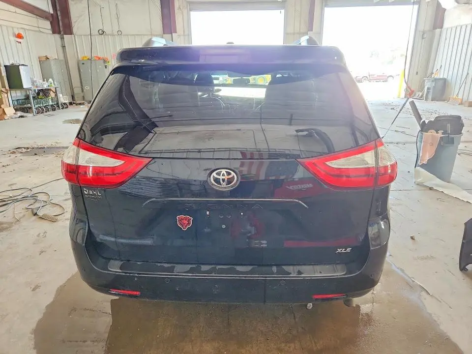 2015 TOYOTA SIENNA XLE 8-PASSENGER  