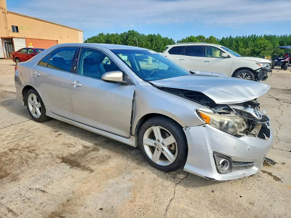 2013 TOYOTA CAMRY SE  