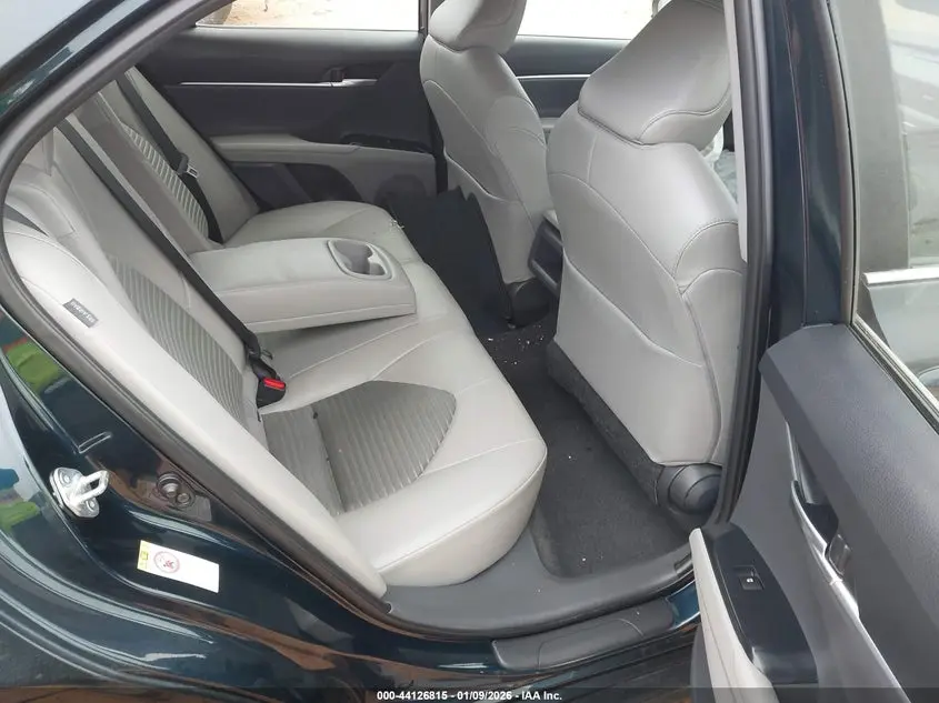 2018 TOYOTA CAMRY SE