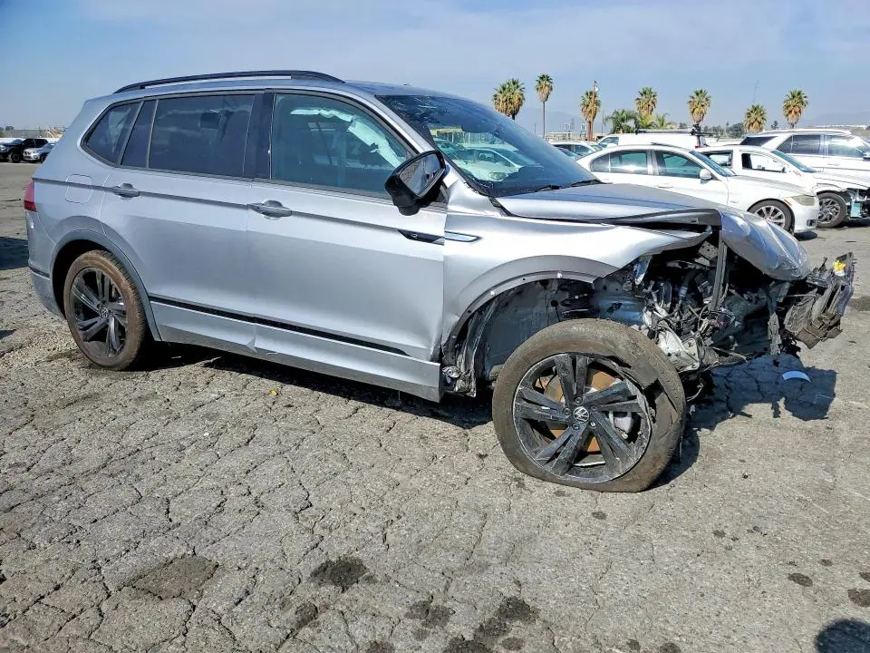 2024 VOLKSWAGEN TIGUAN SE R-LINE BLACK  