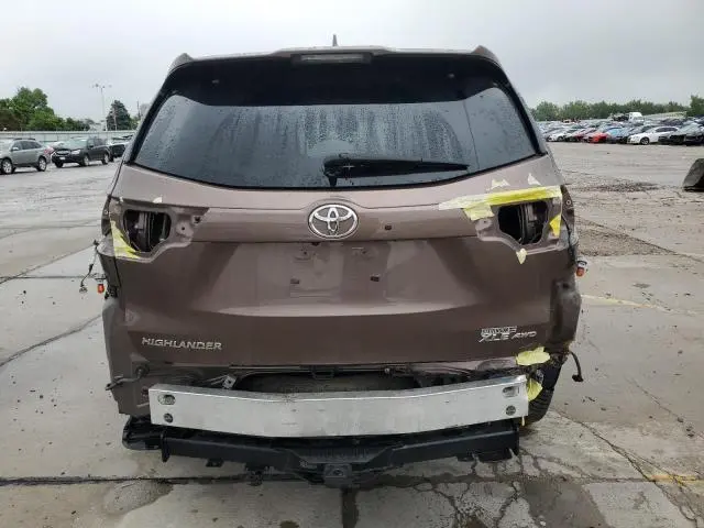 2017 TOYOTA HIGHLANDER SE  