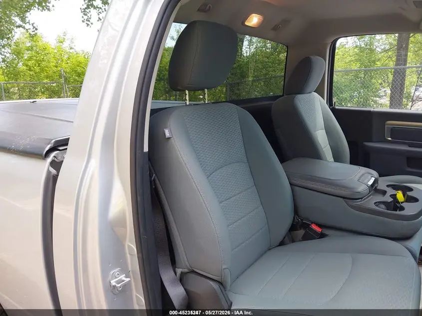 2017 RAM 1500 TRADESMAN  4X4 6'4 BOX