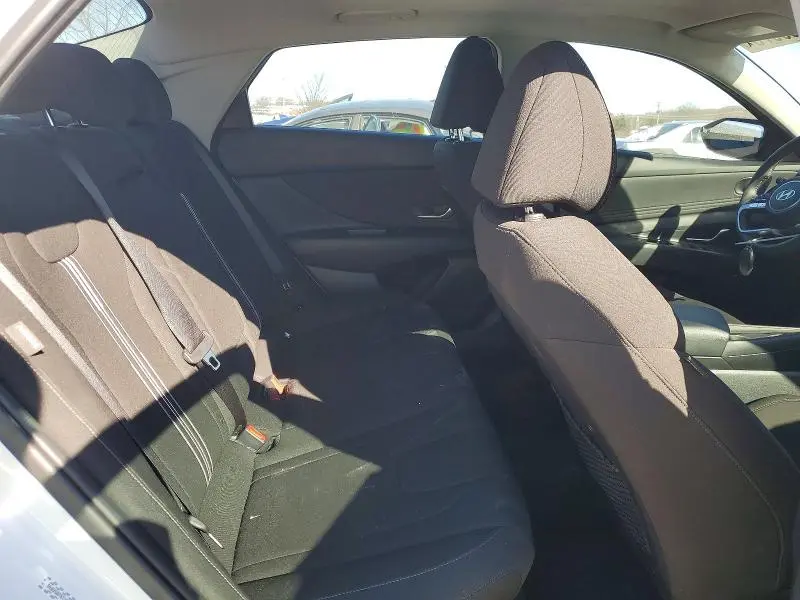2025 HYUNDAI ELANTRA SEL  
