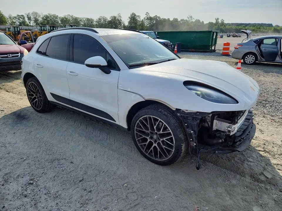 2019 PORSCHE MACAN   
