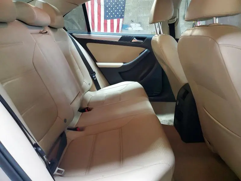 2013 VOLKSWAGEN JETTA SE  