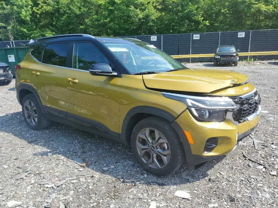 2024 KIA SELTOS S  