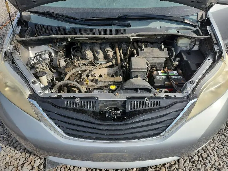 2011 TOYOTA SIENNA LE  