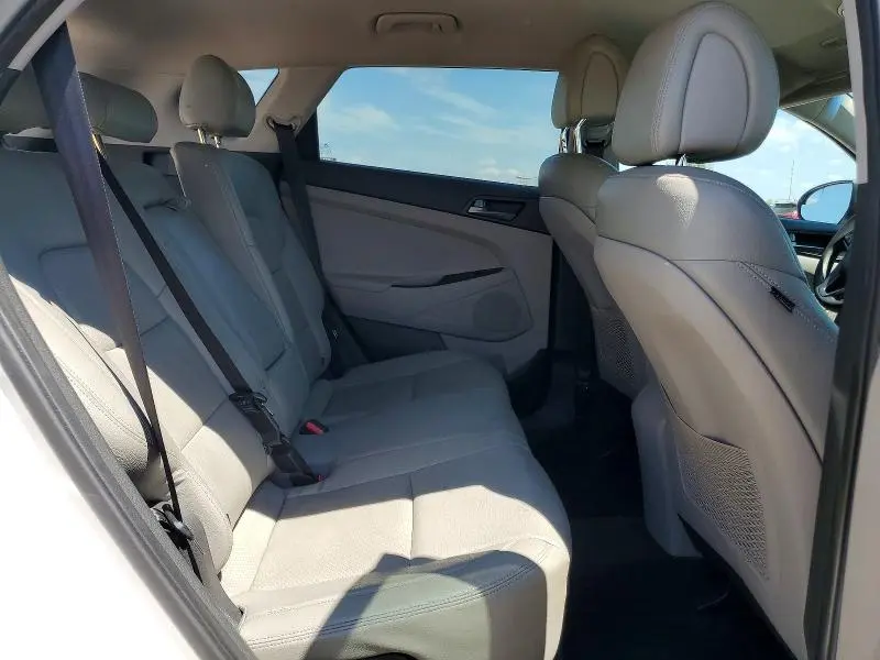 2016 HYUNDAI TUCSON SE  