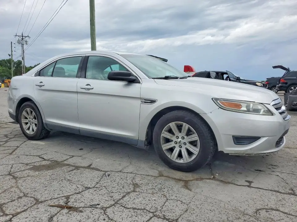 2011 FORD TAURUS SE  
