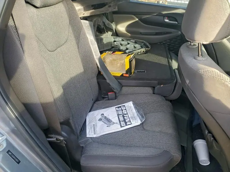 2019 HYUNDAI SANTA FE SE  