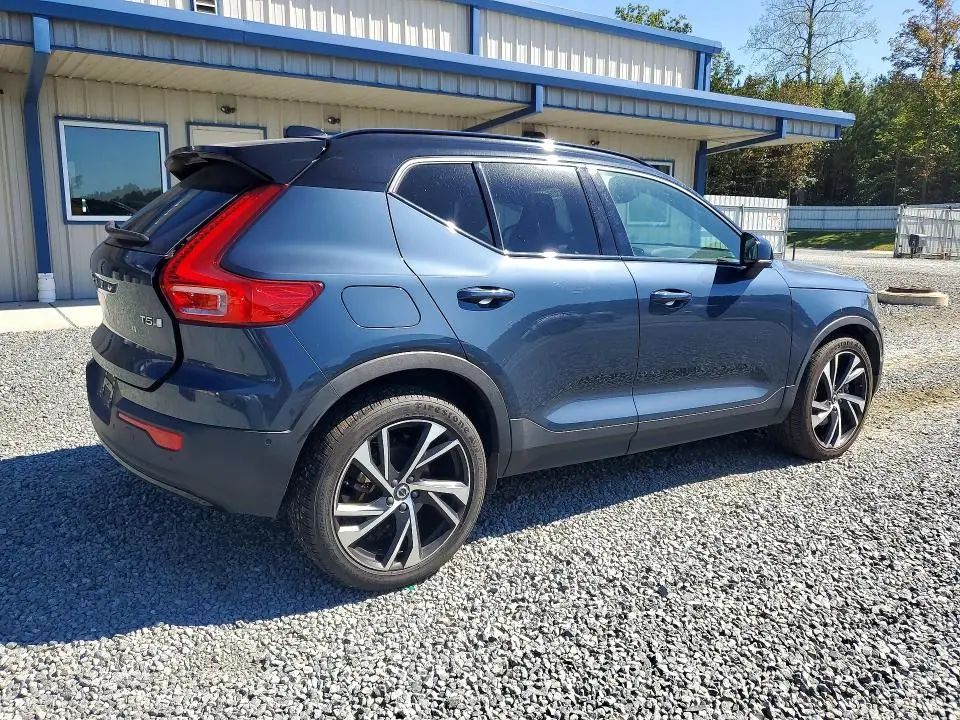 2022 VOLVO XC40 T5 R-DESIGN  