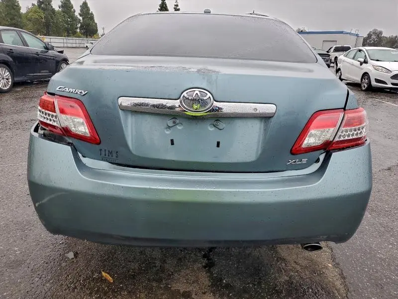 2010 TOYOTA CAMRY BASE  