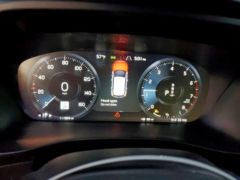 2019 VOLVO XC40 T5 MOMENTUM  