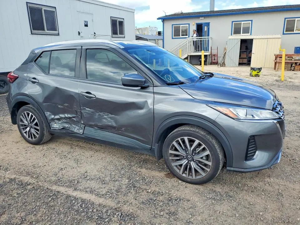 2021 NISSAN KICKS SV  